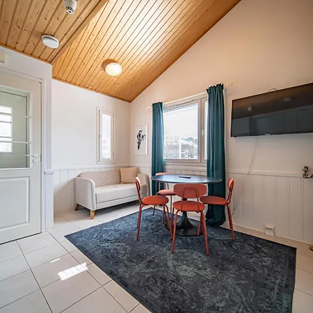 Starveil 1601 By Aavalevi Apartment